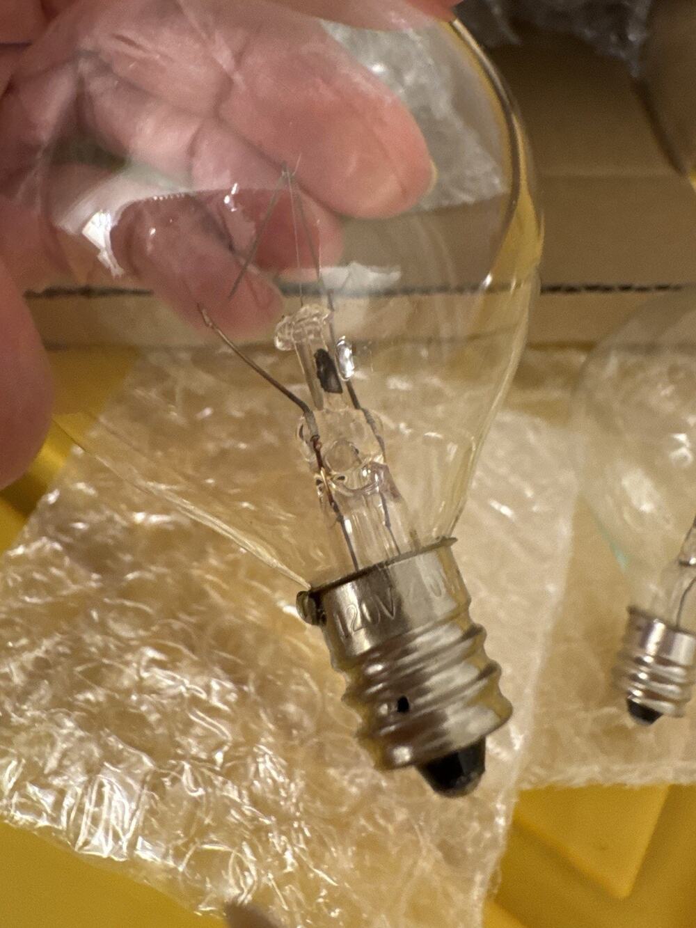 New NIB Lot of 6 Light bulbs 40 Watt E12 Candelabra 120V Warm White G50 Globe